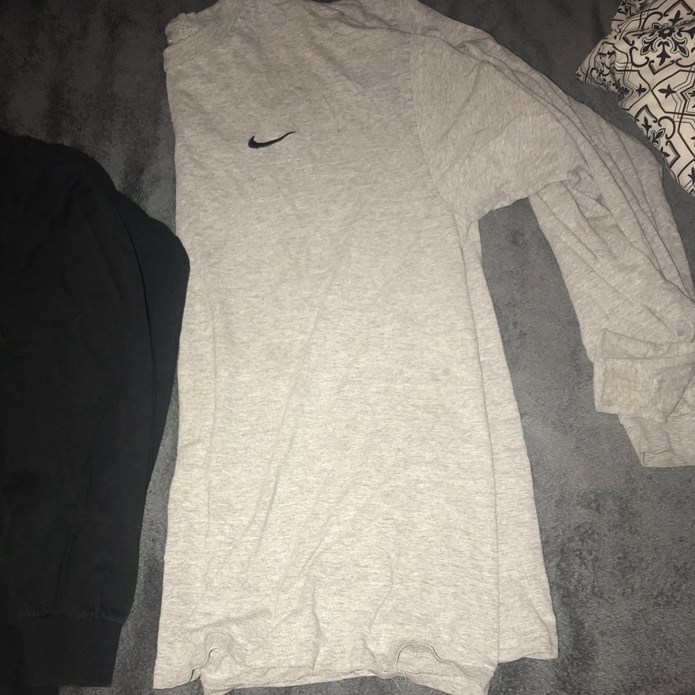 Nike Men’s XL Long Sleeve shirts 2 total
